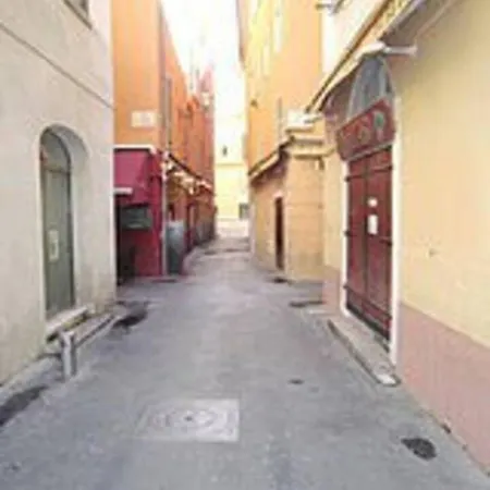 A 2 50 M² Confortable Apartment