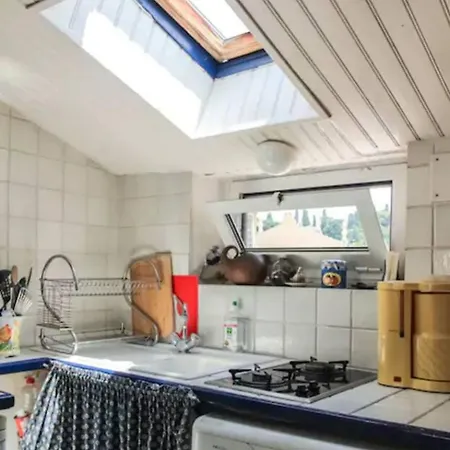 A 2 50 M² Confortable Apartment